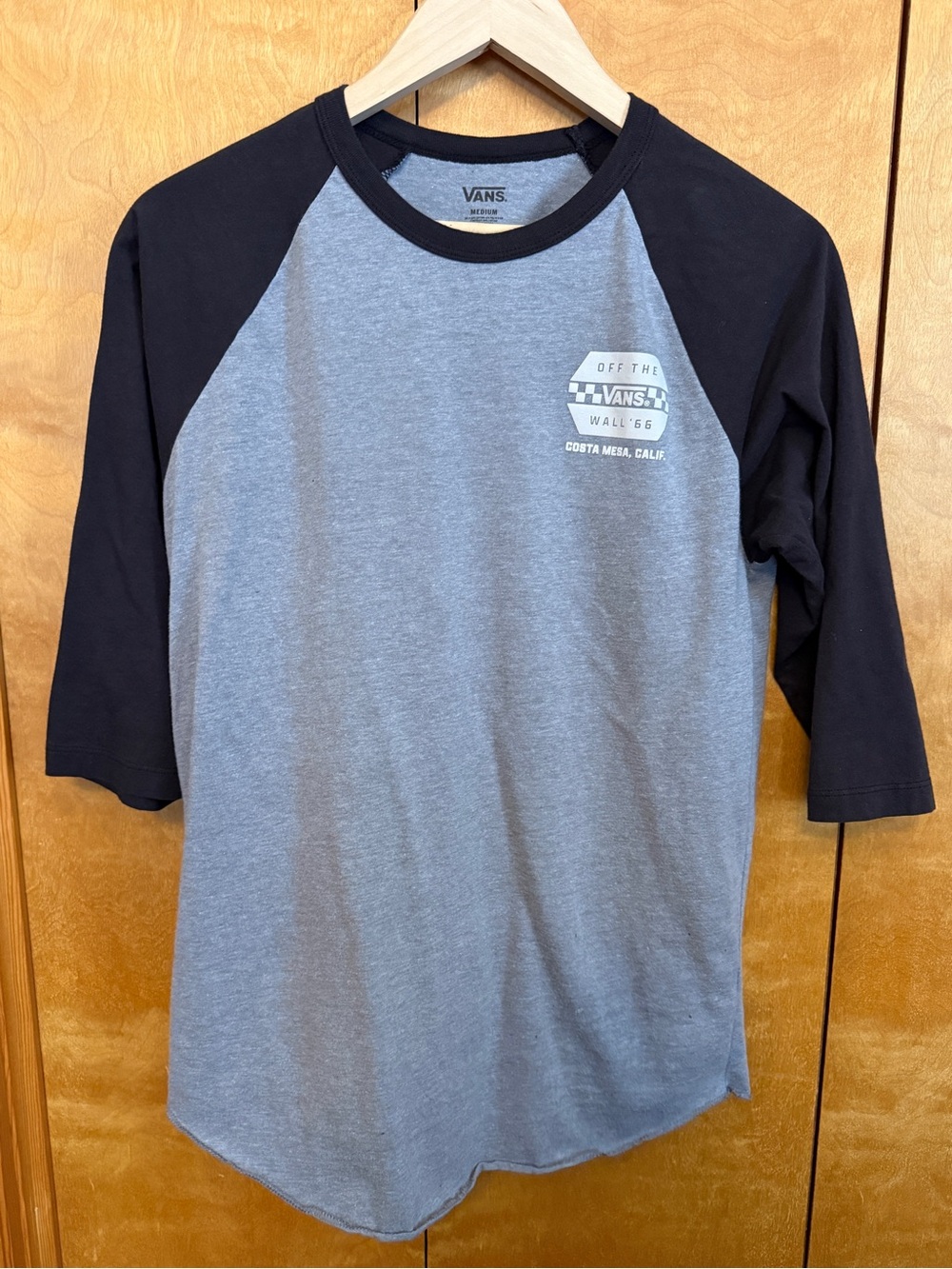 Vans 3/4 Quarter Sleeve Gray and black men’s shirt size medium